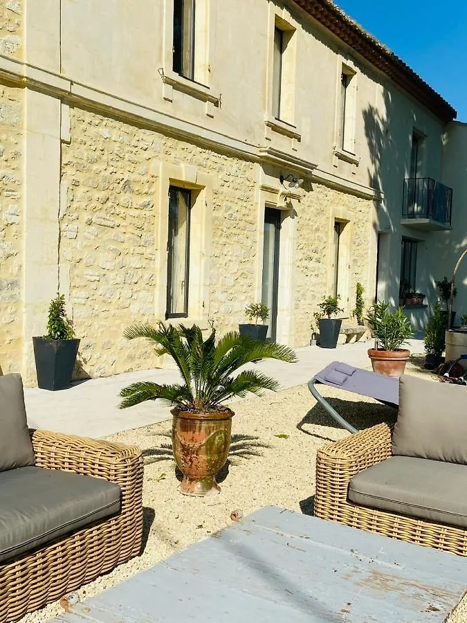 Mas Des 2 Platanes Bed and Breakfast Arles